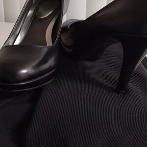 Woman black leather heels size 5.5 by Alfani